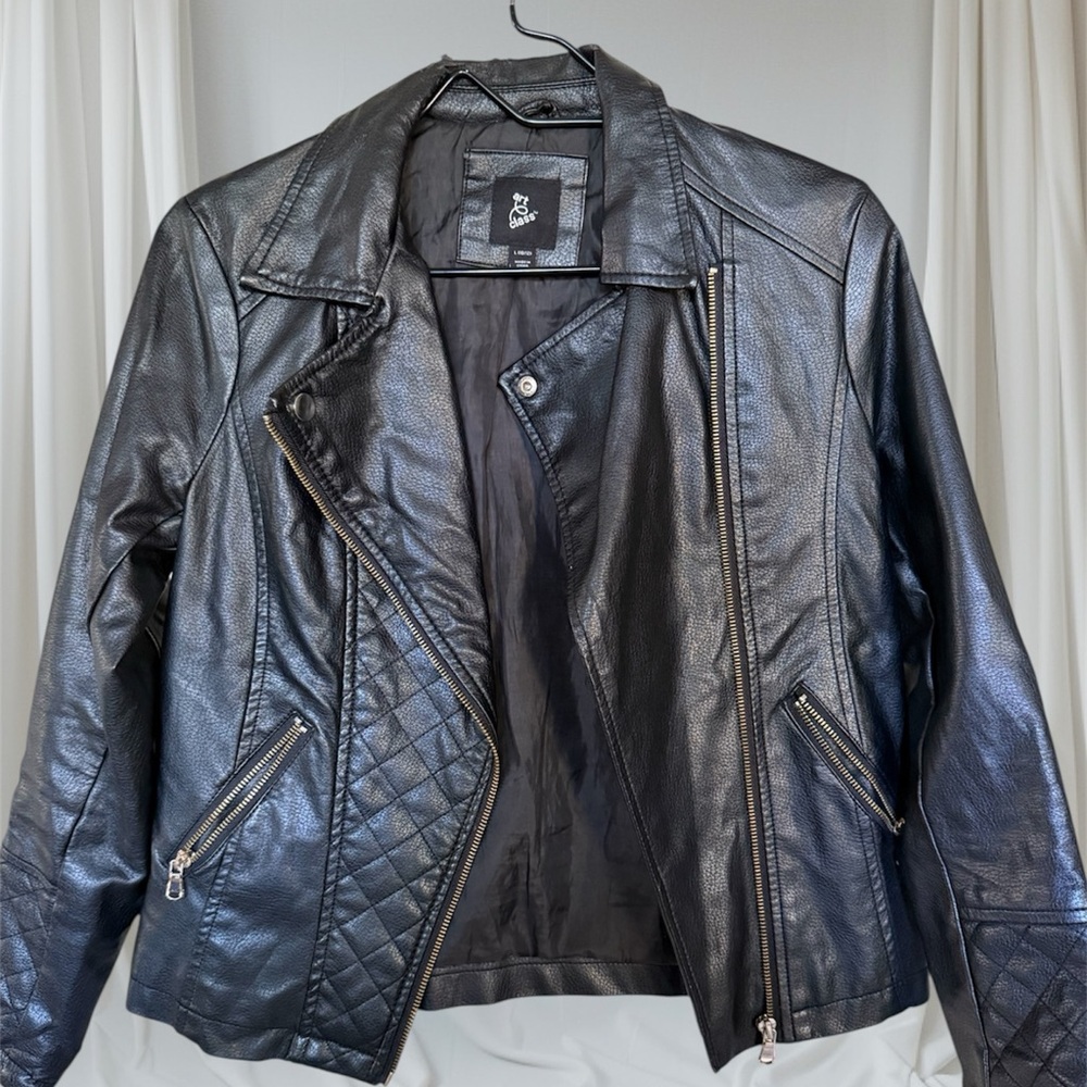 Art Class Women’s Black Faux Leather Jacket with Quilted Detail Size large